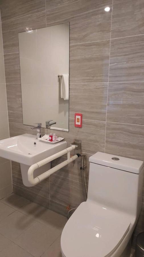 Wellness Stay & Hotel Sukhumvit 107 Bangkok Esterno foto