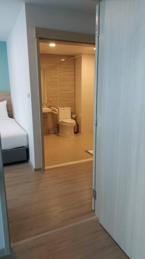 Wellness Stay & Hotel Sukhumvit 107 Bangkok Esterno foto