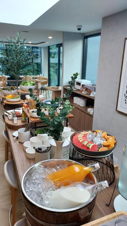 Wellness Stay & Hotel Sukhumvit 107 Bangkok Esterno foto